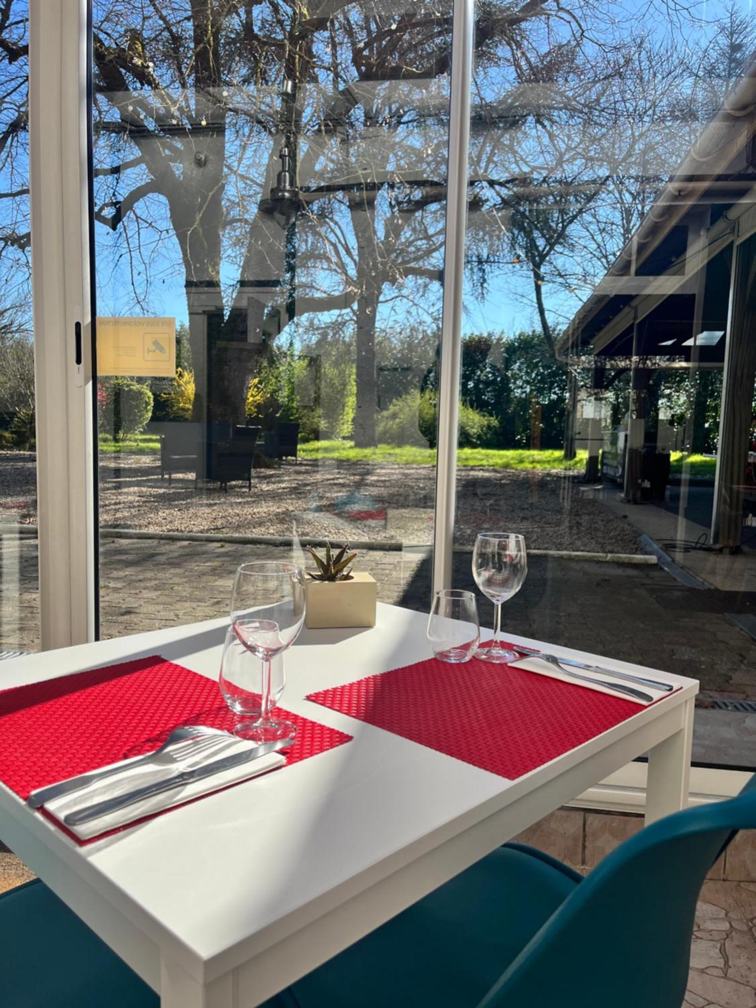 L'Art Dit Vin Saint-Aigulin Exterior foto
